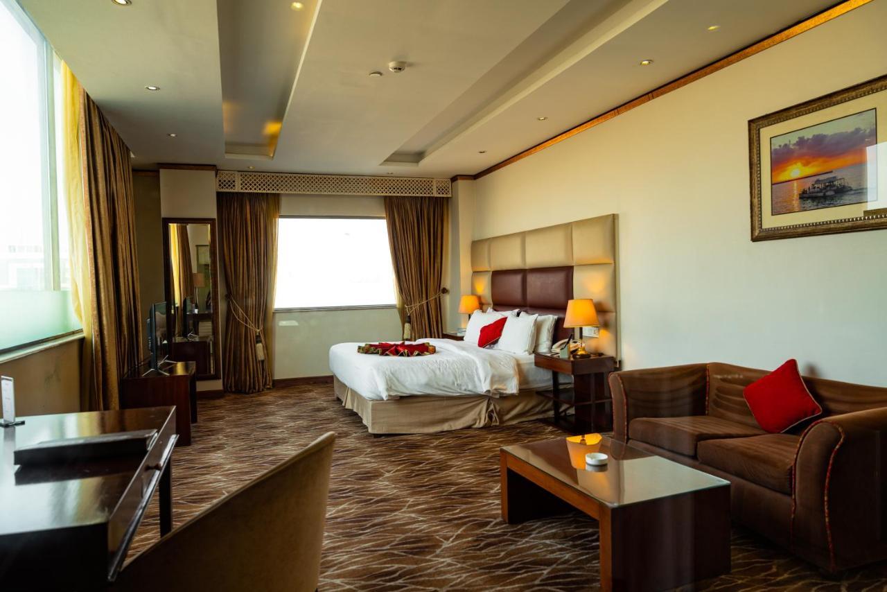 Luxus Grand Hotel Лахор Экстерьер фото